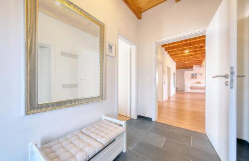 Chalet Emily Alpine Chic with Hot Tub and Ocean View By Lanzarote Vacation Homes - Foto 32