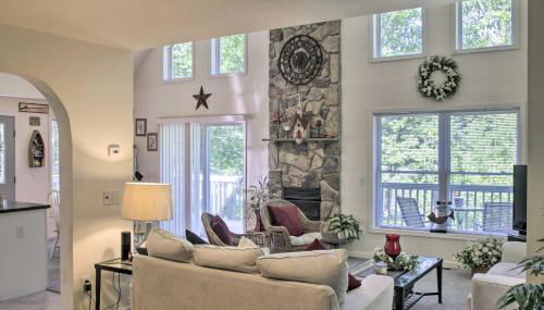 Spacious Home with Deck, Grill and Delaware River View - Foto 3