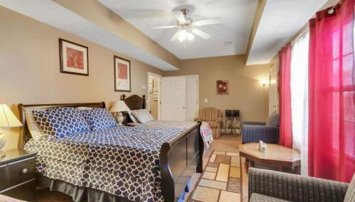 6BR Home • Spacious Yard + Grill • Peaceful Suburb - Foto 3