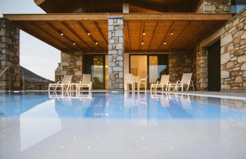 Semi-detached house with private pool - Photo 2