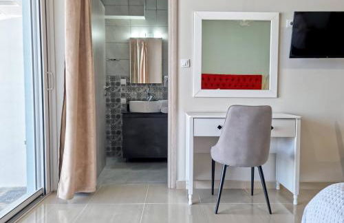 Epipleon Luxury Suites -102- Δωμάτιο 45τμ με βεράντα 35τμ μπροστά στη θάλασσα - Foto 5