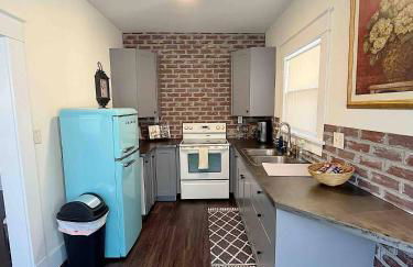 Downtown Location W Patio plus Washer and Dryer - Foto 14