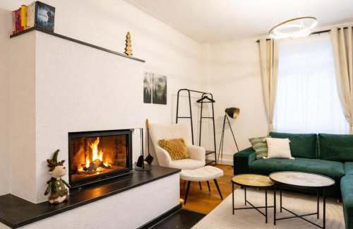 Charaktervolle 122qm Altbau-Ferienwohnung mit Stuck, viel Platz für Familien & Gruppen bis zu 8 Personen, Parkplatz inklusive - Foto 1