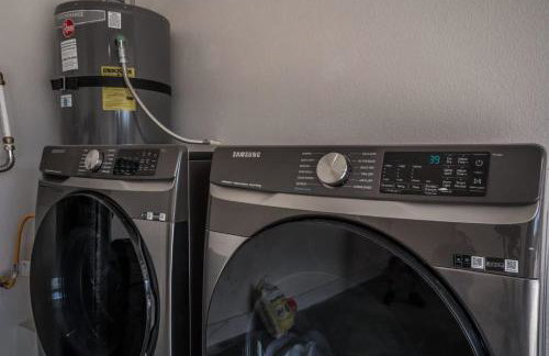 VEGAS OASIS CLOSE 2 STRIP! Private Hot tub & Heated Pool - Foto 21