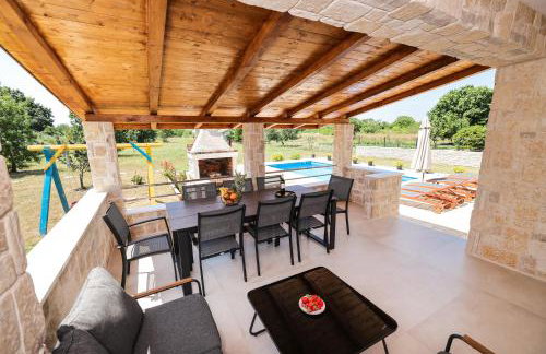 Villa Stone House with Pool - Foto 16