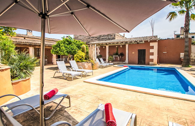 5 bedroom House in Maria de la Salut with private pool and garden - Photo 1