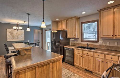 Idyllic Sturgis Home with Fire Pit and Large Deck! - Foto 6