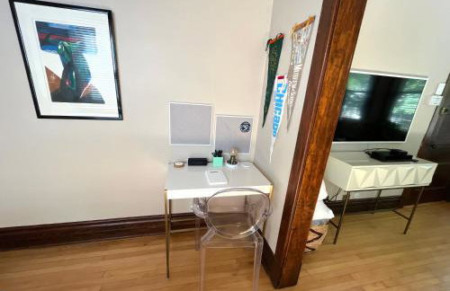 Irving Park updated vintage top unit 2-flat - Photo 20