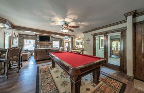 Lux Western Cabin Pool Table Ping Pong Vibes - Foto 27