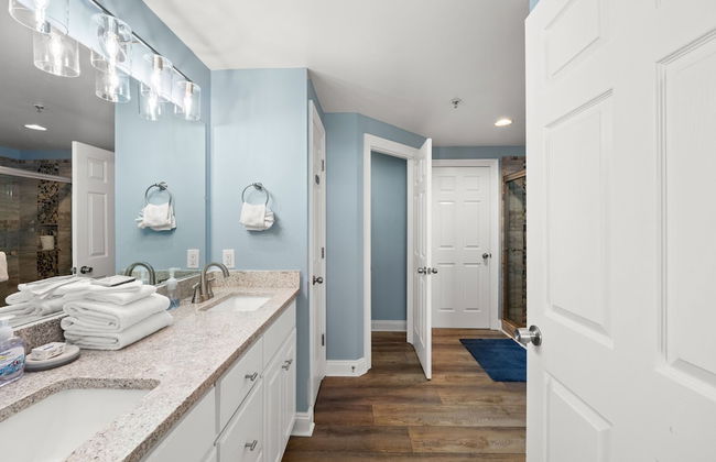 Beautiful Condo with Spacious Balcony to Enjoy Fascinating Ocean View - Unit 1002 by RedAwning - Foto 19