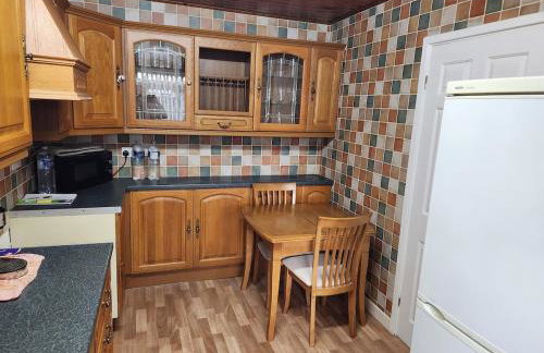 Peaceful 2-Bed Bungalow with Garden & Parking in Bramley Village, Rotherham - Foto 16