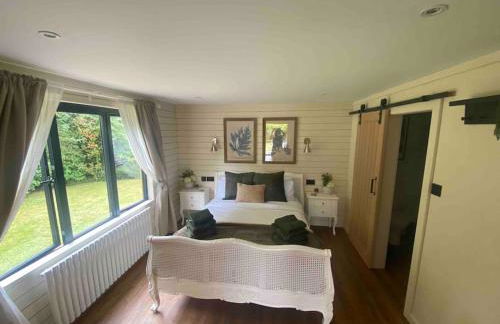 brand new cozy cabin with parking - Foto 12