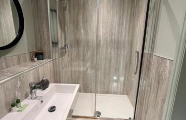 Beach Retreat, Stylish 1-Bed in Canford Cliffs - Photo 9