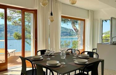 Modern and Elegant apartment with a spacious sea view terrace overlooking Palmaria Island Bright designer interiors Fully equipped Up to 6 guests Private parking Aircon All the comforts for a perfect stay - Foto 29