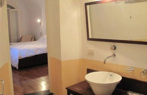 2 Bed House Sleeps 5 - Terrace - Communal Pool - Photo 9