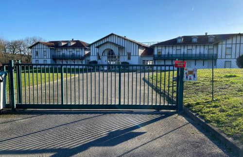 Maisonnette en bois pour 4 personne village vacances Avec - Foto 10