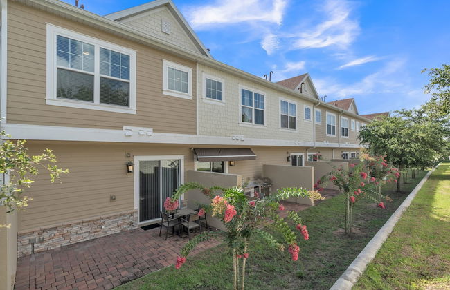 Elegant Townhome Near Disney â Private Suites! 4 Bedroom Townhouse by RedAwning - Photo 28