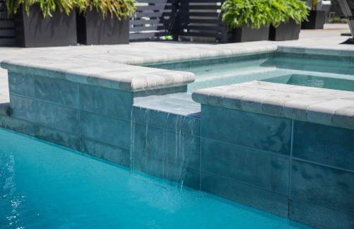 The Pearl & Oasis Duo Stylish 8BR Retreat - Photo 4