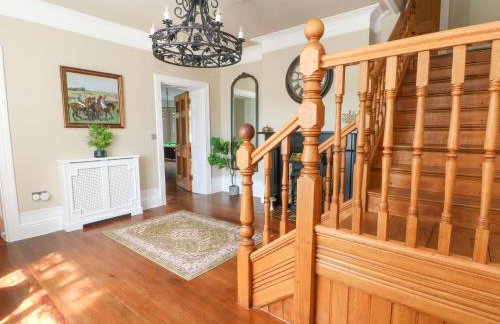 Meadow Manor And Spa - Photo 37