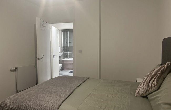 Riverside Retreat in Barking - Photo 4