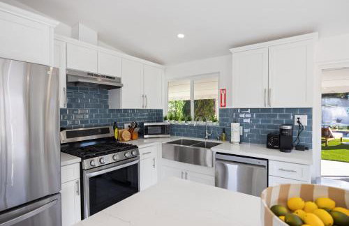 Desert Glow Getaway - Pool - Lounging - Backyard Games - Foto 16