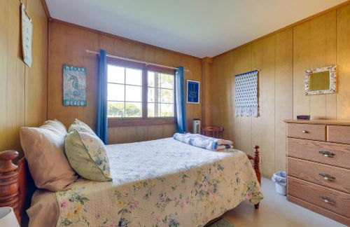 Deck with Water View Coastal Escape Near P-Town! - Foto 29