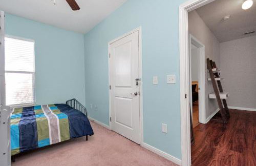 Summer Bliss 3BR Home, Walk to Beach Master Suite Sleeps 9 - Foto 46