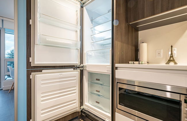 Charming Oasis Close to Airport & Downtown - Photo 16