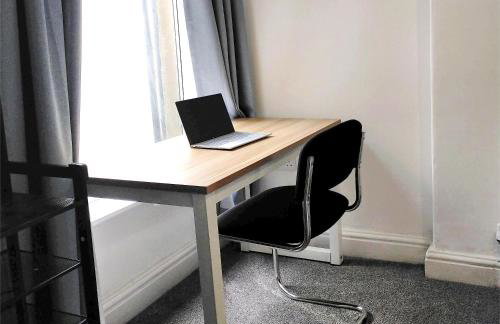 Newly Renovated 3 Bedroom House, 6 beds with 2 showers, near University Town Centre - Foto 7