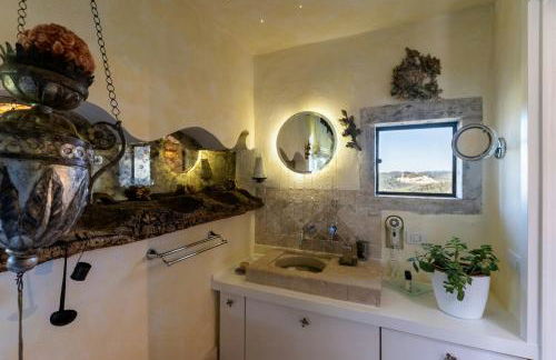 Medieval Tower In Sibillini Mountains Park - Foto 23