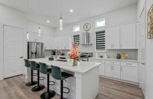 Pet-Friendly 2BR l Private Baths l Stylish Stay - Foto 9