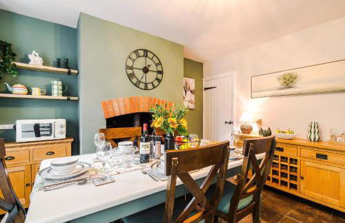Beautiful Cozy Cottage in Sandbach by 53 Degrees Property, Sleeps 4 with FREE Parking - Photo 10