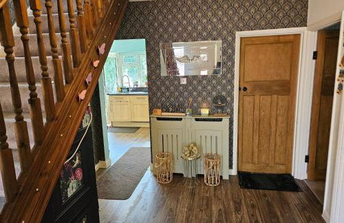 Stunning 4 bed house with huge garden and parking - Foto 24