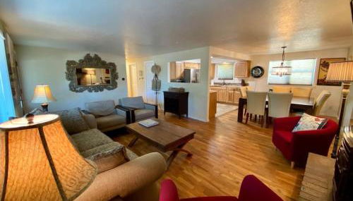 Centrally Located Redmond Retreat with Pool Table - Foto 4