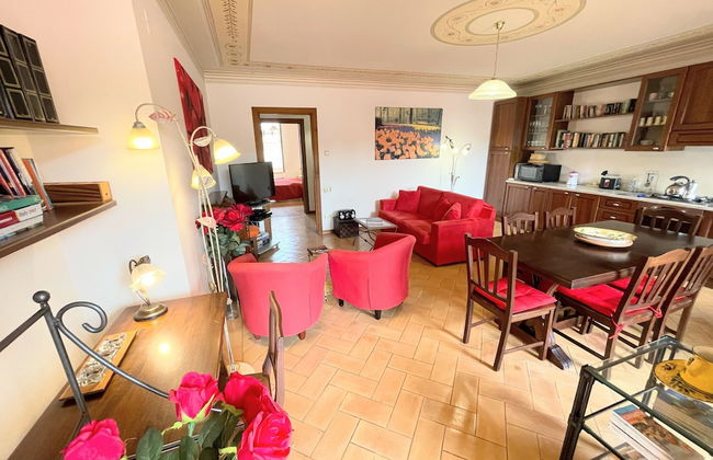 Central Spoleto Apartment With Large Sunny Terrace With Views - Photo 17