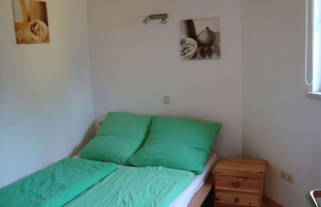 Yellow - Peter's Modern Retreat - Photo 2