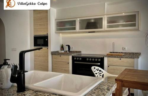 Off-grid Luxury Villa with Tikibar by the pool. - Photo 30