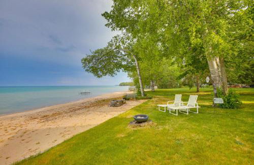 Getaway on Crystal Clear Lake Main and Guest House! - Foto 37