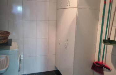 Apartamento Frente para o Mar - Varandão com Blindex - Vista para o Mar - 1 Suite e mais 2 Quartos-Ar Condicionado - 2 Vagas - BEIRA MAR - 70 metros da Praia ,TVS SMART GERAL -WI-FI -DISNEY PLUS- PORT 24 HORAS-KIT PRAIA-ROUPA DE CAMA 2 XCASAIS - Foto 37