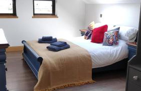 The Cow Hide @ Mill Burn Hollow. - Foto 7