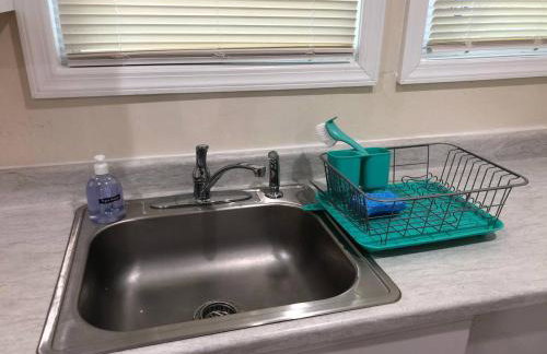 Spacious and private apartment with 3 bedrooms and 1 bathroom near Newark International Airport EWR and New York City, MetLife Stadium FIFA World Cup 20 minutes away - Foto 8