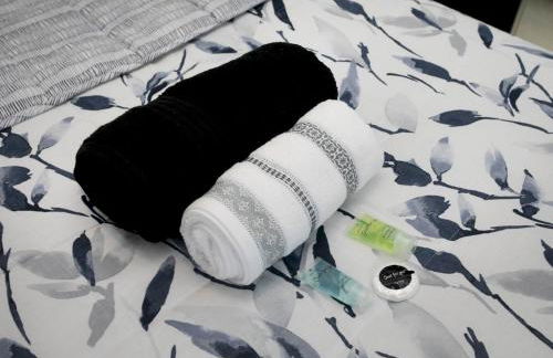 Charming Home - Free Parking - Private Garden - Pass the Keys - Foto 28