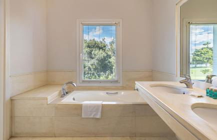 VACATION MARBELLA I Guadalmina Golf Front Villa, Private Pool, Close to the Beach - Photo 19