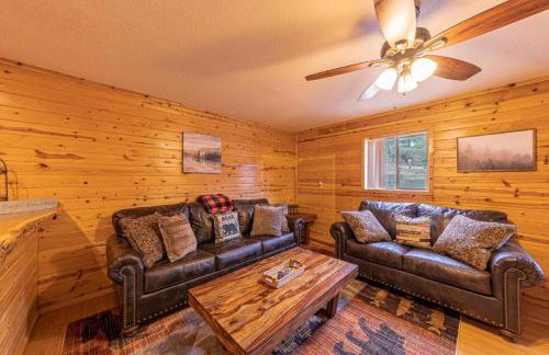 Cabin #6 Bobcat Bunkhouse - Pet Friendly - King Bed - Sleeps 4 - Photo 17