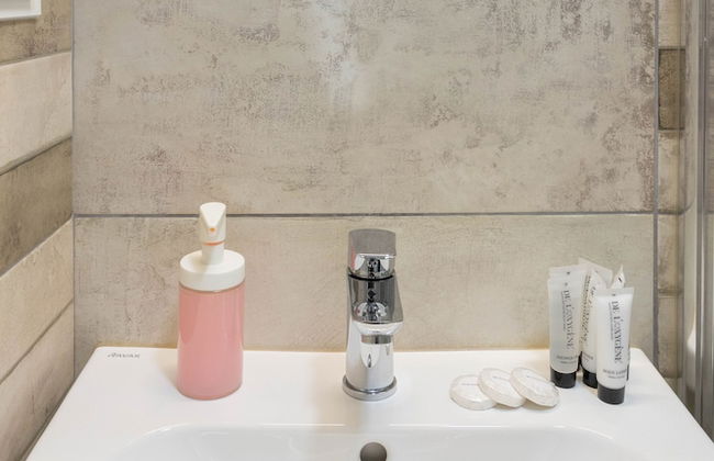 Spacious Studio Near City Center - Foto 9