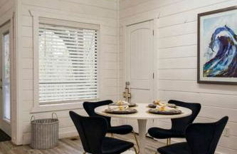 Diamond Cabin w/ jet shower & secluded back deck! - Foto 28