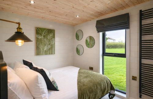 Staining Luxury Lodges - Photo 7