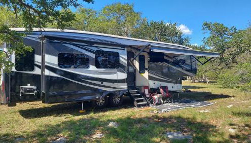 Private RV Retreat King Bed, Kitchen & Bath - Foto 2