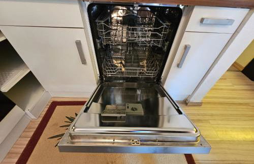 Winterberg Appartement 6 Pers aan Skilift grootste Skigebied nabij Bikepark Unieke locatie met zeer rustige tuin in het bos en het gezellige centrum leuke cafes restaurants en gratis zwembad sauna relax speelruimte parkeerplaats naast Der Brabander - Foto 56