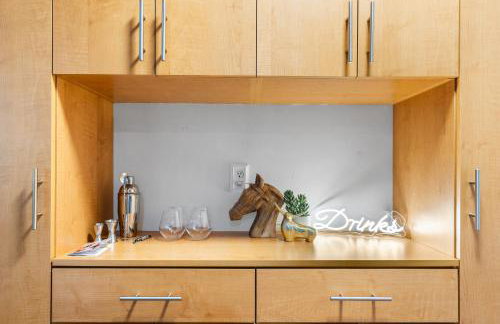 Centrally Located 4BD Oasis with Pool & Movie Patio - Foto 22